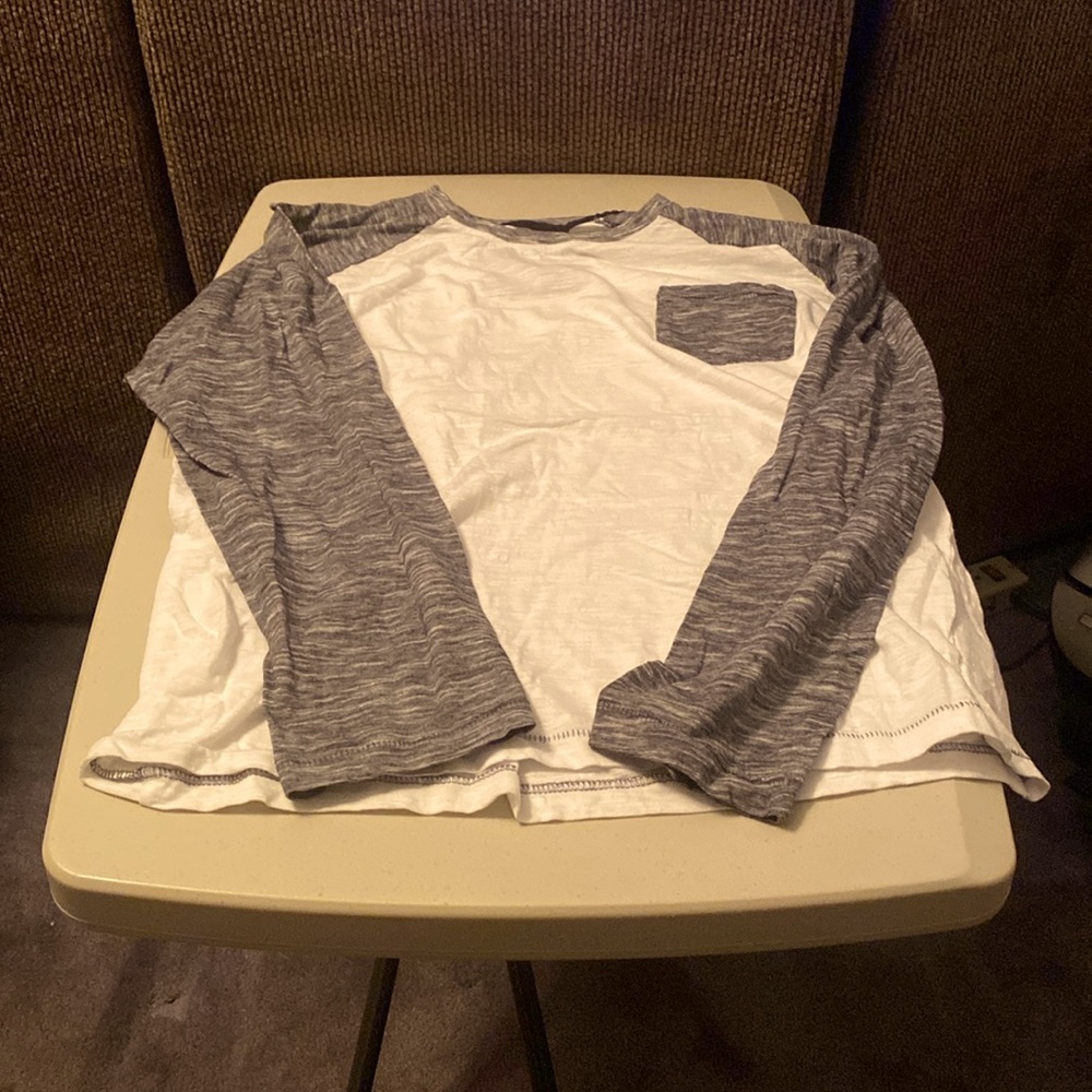 Broken Threads long sleeve t-shirt. Gray/White color. Hardly worn. Size: L